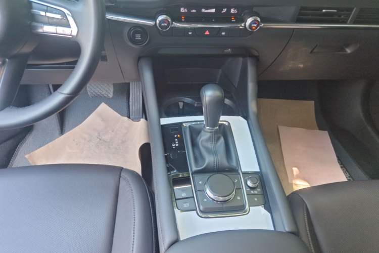 Used Mazda 3 Axela 2023 2.0L Automatic Zhiya Edition Gear Lever