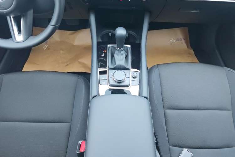 Used Mazda 3 Axela 2023 2.0L Automatic ZhiXuan Edition Gear Lever