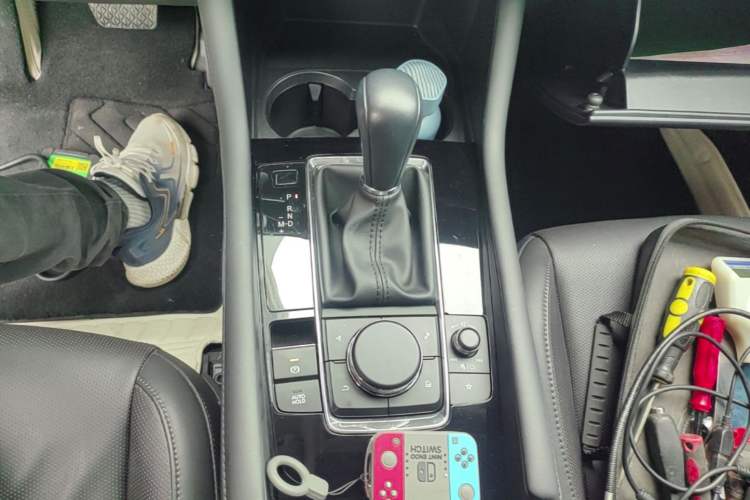 Used Mazda 3 Axela 2023 2.0L Automatic ZhiZhen Edition Gear Lever