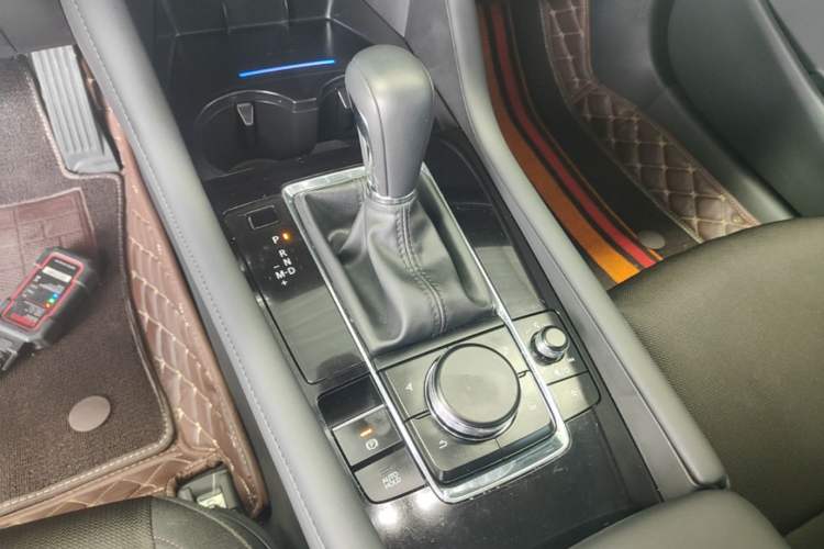 Used Mazda 3 Axela 2023 2.0L Automatic ZhiXuan Edition Gear Lever