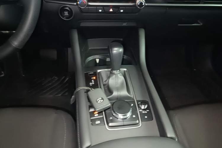 Used Mazda 3 Axela 2023 2.0L Automatic Zhiqing Edition Gear Lever