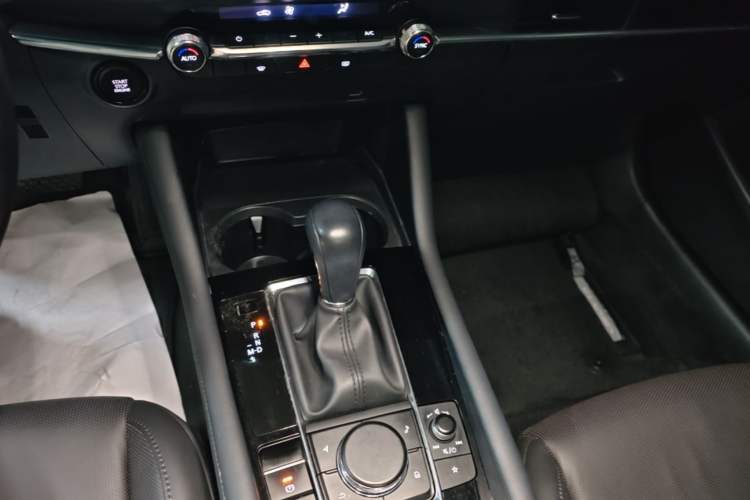 Used Mazda 3 Axela 2023 2.0L Automatic Zhiya Edition Gear Lever