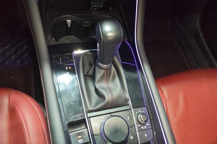 Used Mazda 3 Axela 2023 2.0L Automatic ZhiZhen Edition Gear Lever