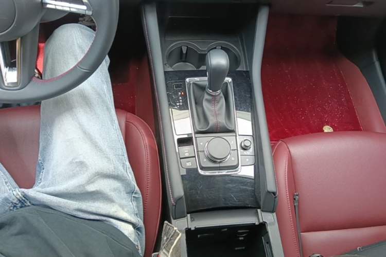 Used Mazda 3 Axela 2023 2.0L Automatic ZhiZhen Edition Gear Lever