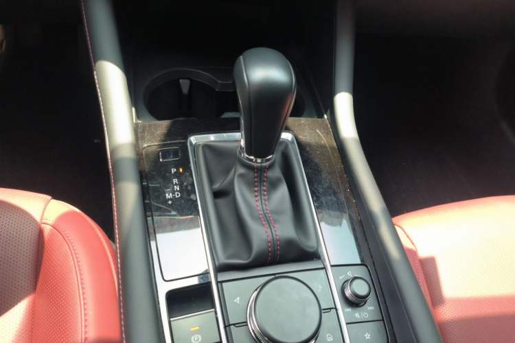 Used Mazda 3 Axela 2023 2.0L Automatic ZhiZhen Edition Gear Lever