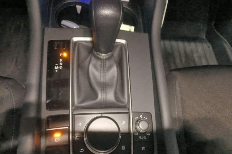 Used Mazda 3 Axela 2023 2.0L Automatic ZhiZhen Edition Gear Lever