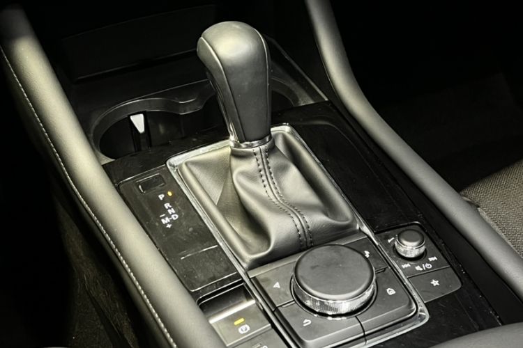 Used Mazda 3 Axela 2023 2.0L Automatic ZhiXuan Edition Gear Lever