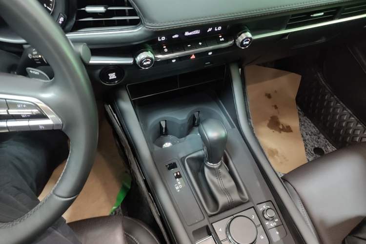 Used Mazda 3 Axela 2023 2.0L Automatic Zhiya Edition Gear Lever