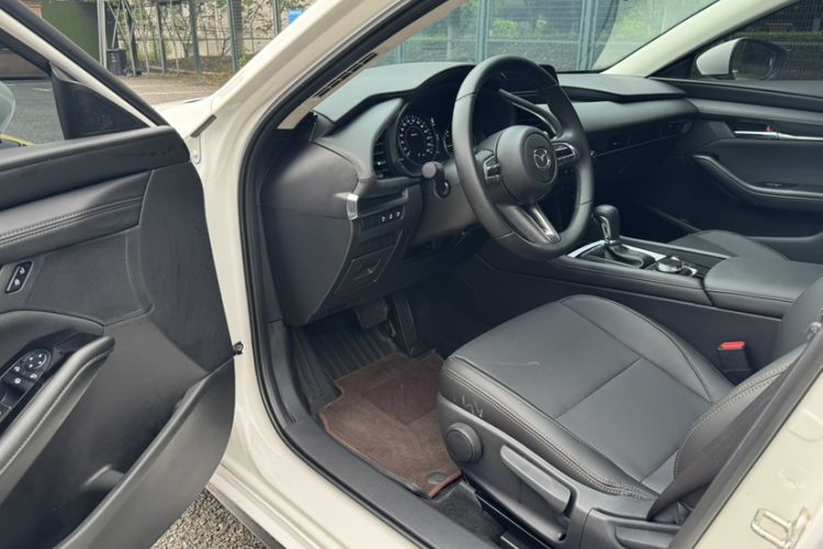 Used Mazda 3 Axela 2023 2.0L Automatic ZhiXuan Edition Interior 1