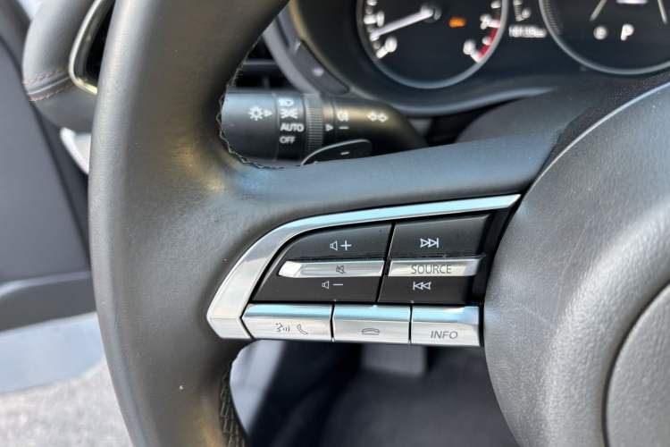 Used Mazda 3 Axela 2023 2.0L Automatic Zhiyao Edition Interior 10