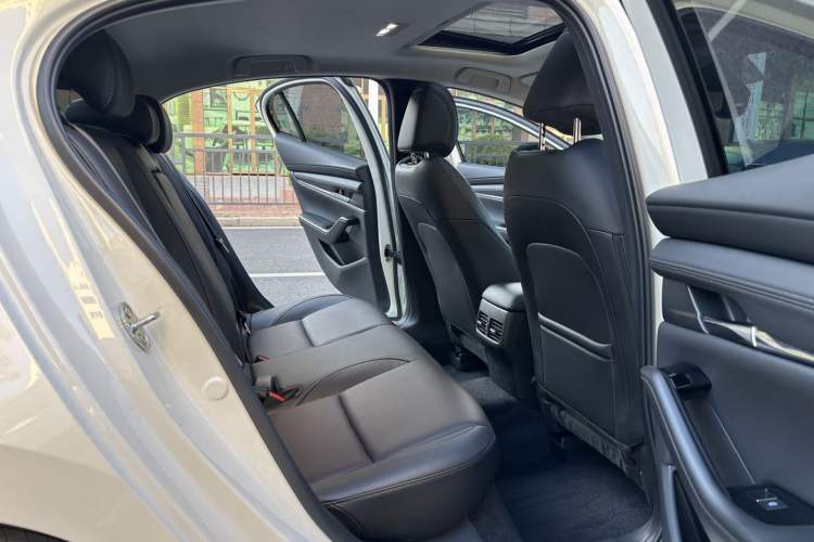 Used Mazda 3 Axela 2023 2.0L Automatic Zhiyao Edition Interior 2