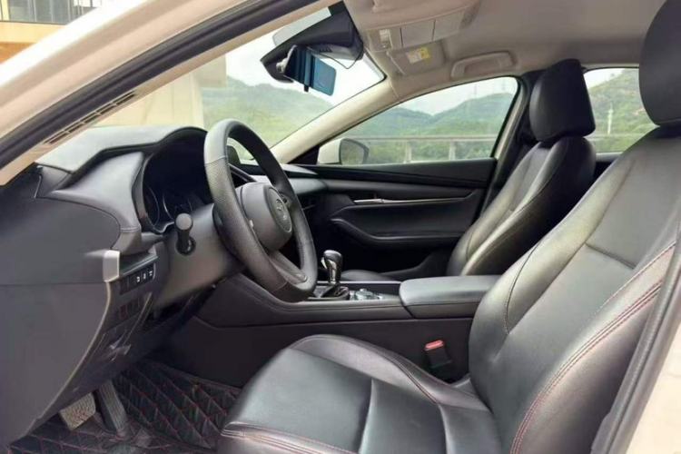 Used Mazda 3 Axela 2023 2.0L Automatic Zhiqing Edition Interior 2