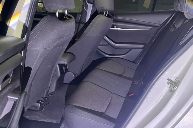 Used Mazda 3 Axela 2023 2.0L Automatic Zhiqing Edition Interior 2