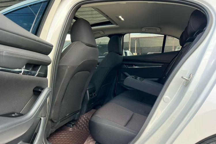 Used Mazda 3 Axela 2023 2.0L Automatic ZhiXuan Edition Interior 3
