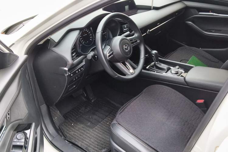 Used Mazda 3 Axela 2023 2.0L Automatic Zhiyao Edition Interior 3