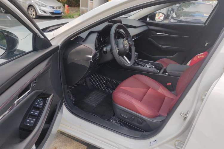 Used Mazda 3 Axela 2023 2.0L Automatic ZhiZhen Edition Interior 3