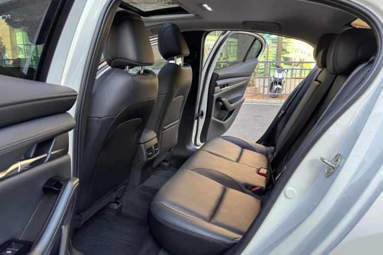 Used Mazda 3 Axela 2023 2.0L Automatic Zhiyao Edition Interior 3