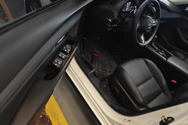 Used Mazda 3 Axela 2023 2.0L Automatic Zhiyao Edition Interior 3