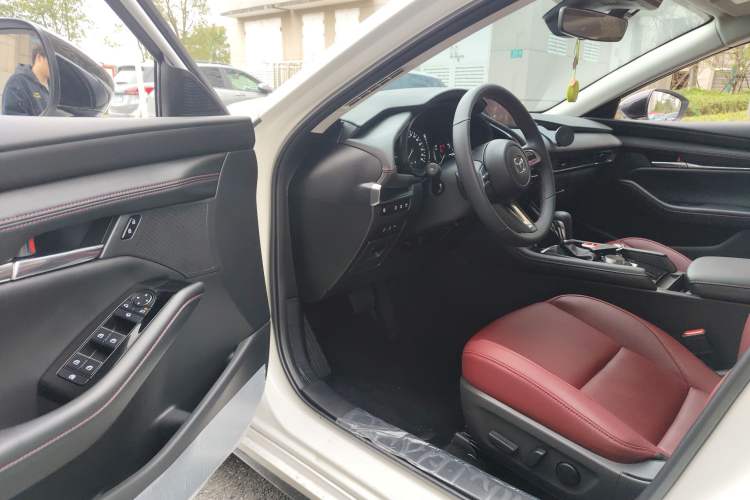 Used Mazda 3 Axela 2023 2.0L Automatic ZhiZhen Edition Interior 3