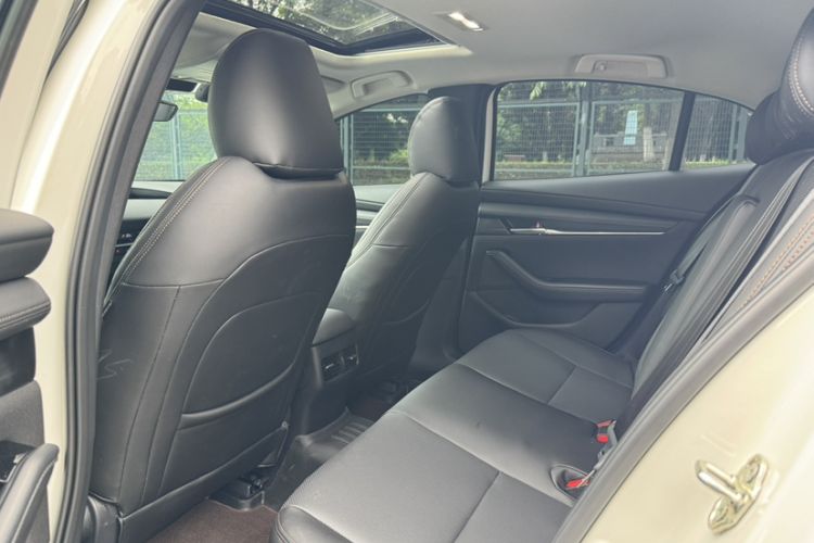 Used Mazda 3 Axela 2023 2.0L Automatic ZhiXuan Edition Interior 3