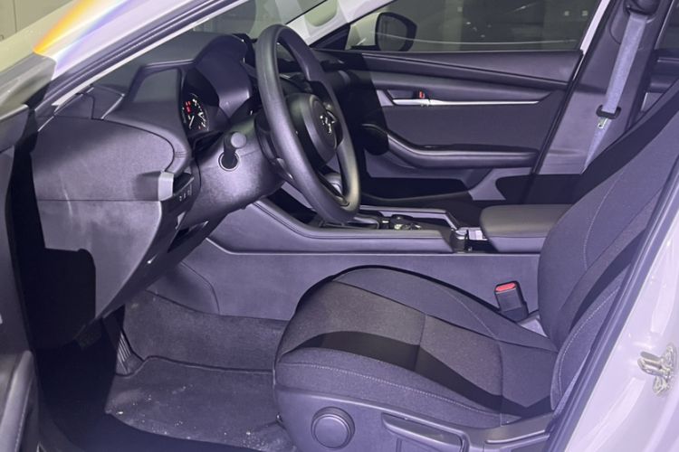 Used Mazda 3 Axela 2023 2.0L Automatic Zhiqing Edition Interior 3