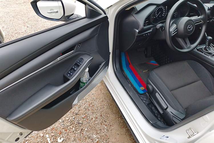 Used Mazda 3 Axela 2023 2.0L Automatic Zhiqing Edition Interior 3
