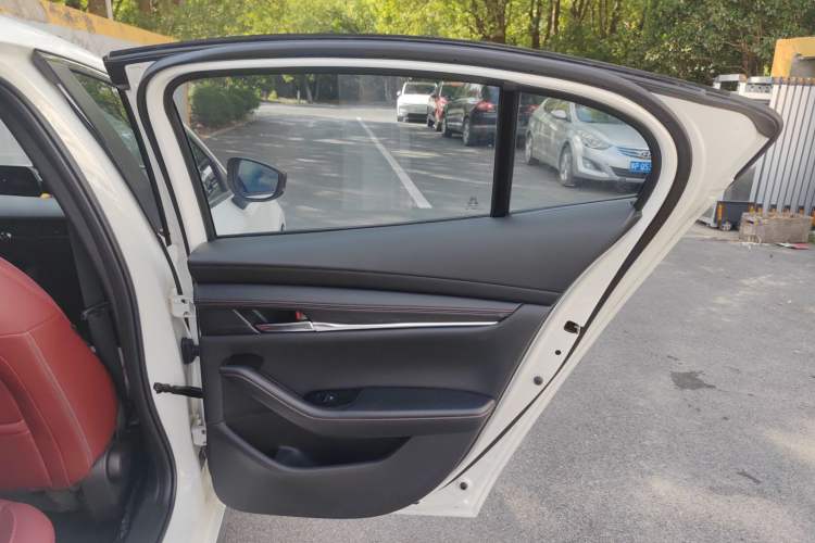 Used Mazda 3 Axela 2023 2.0L Automatic ZhiZhen Edition Interior 6