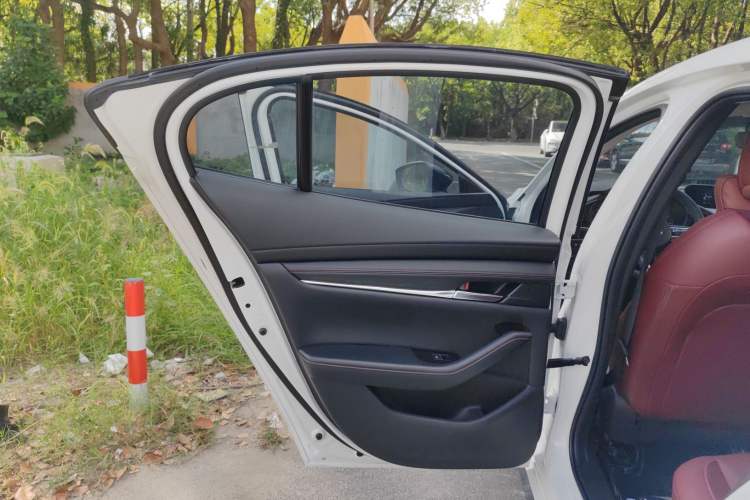 Used Mazda 3 Axela 2023 2.0L Automatic ZhiZhen Edition Interior 8