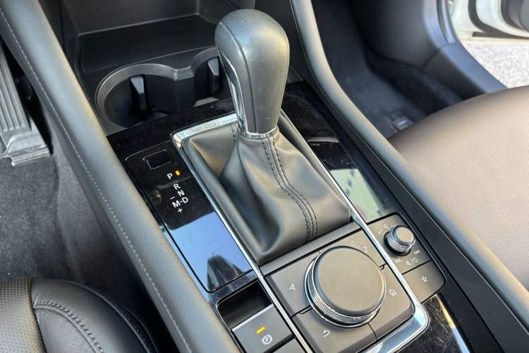 Used Mazda 3 Axela 2023 2.0L Automatic Zhiyao Edition Interior 9