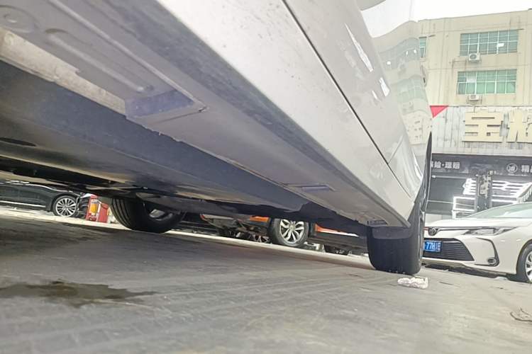 Used Mazda 3 Axela 2023 2.0L Automatic ZhiZhen Edition Left Side Sill