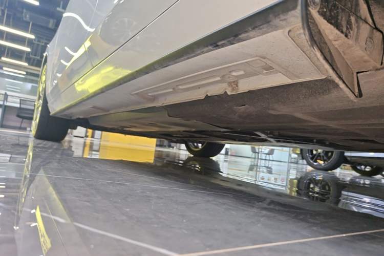 Used Mazda 3 Axela 2023 2.0L Automatic ZhiZhen Edition Left Side Sill