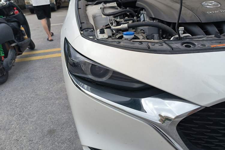Used Mazda 3 Axela 2023 2.0L Automatic ZhiZhen Edition Right Front Headlight