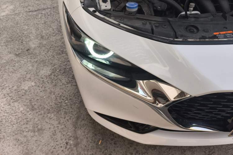 Used Mazda 3 Axela 2023 2.0L Automatic ZhiZhen Edition Right Front Headlight