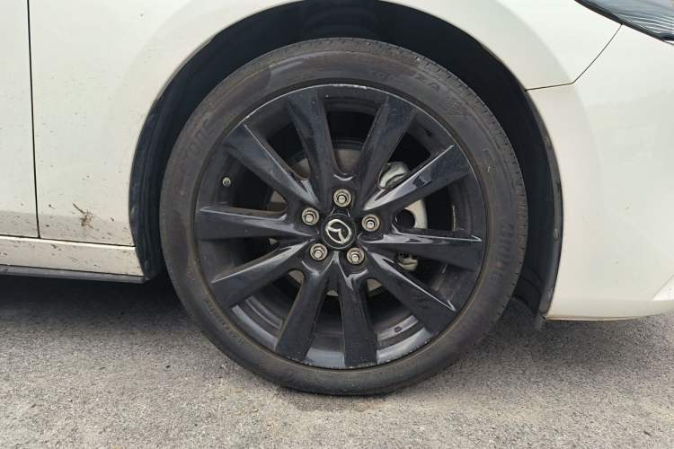 Used Mazda 3 Axela 2023 2.0L Automatic ZhiZhen Edition Right Front Wheel Hub