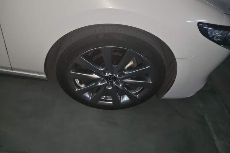 Used Mazda 3 Axela 2023 2.0L Automatic Zhiya Edition Right Front Wheel Hub