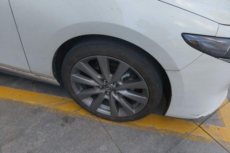 Used Mazda 3 Axela 2023 2.0L Automatic ZhiZhen Edition Right Front Wheel Hub