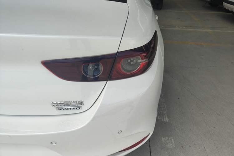 Used Mazda 3 Axela 2023 2.0L Automatic ZhiXuan Edition Right Rear Taillight