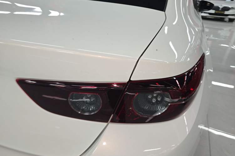 Used Mazda 3 Axela 2023 2.0L Automatic ZhiXuan Edition Right Rear Taillight