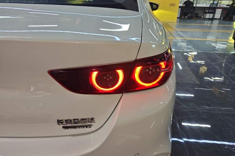 Used Mazda 3 Axela 2023 2.0L Automatic ZhiZhen Edition Right Rear Taillight