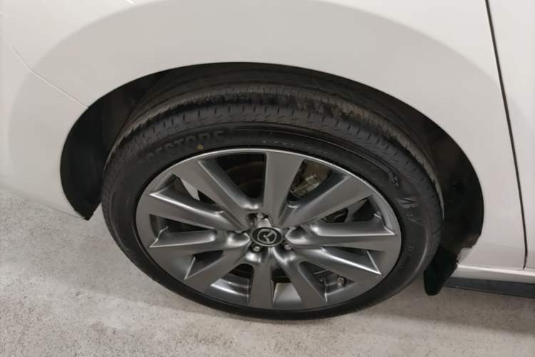 Used Mazda 3 Axela 2023 2.0L Automatic Zhiya Edition Right Rear Wheel Hub