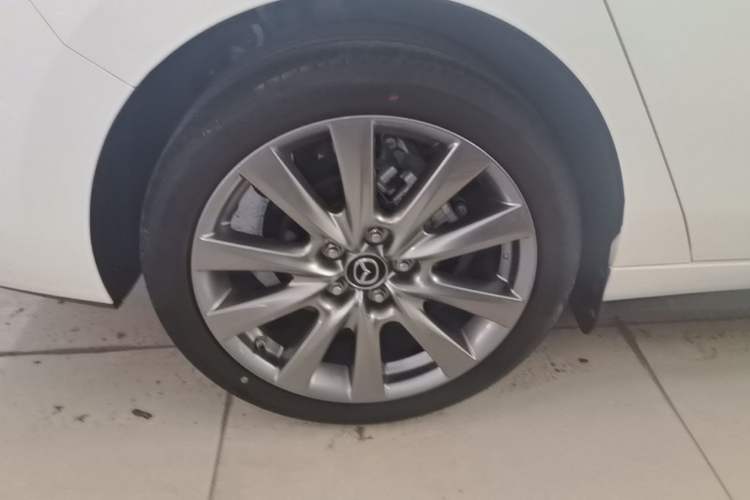 Used Mazda 3 Axela 2023 2.0L Automatic ZhiXuan Edition Right Rear Wheel Hub