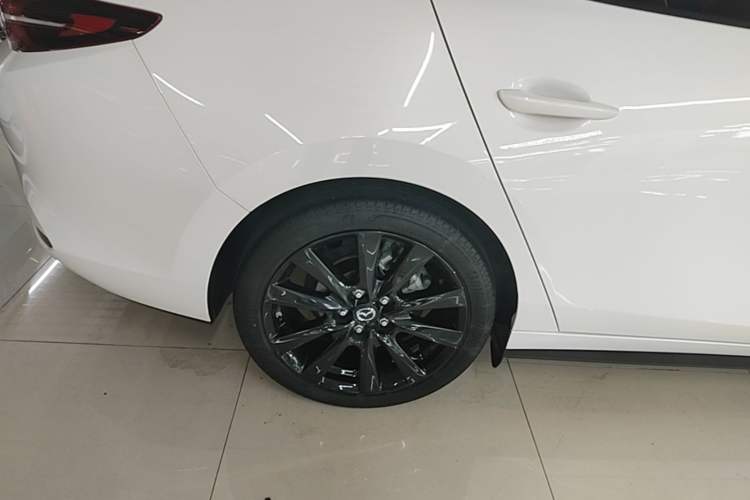 Used Mazda 3 Axela 2023 2.0L Automatic ZhiZhen Edition Right Rear Wheel Hub