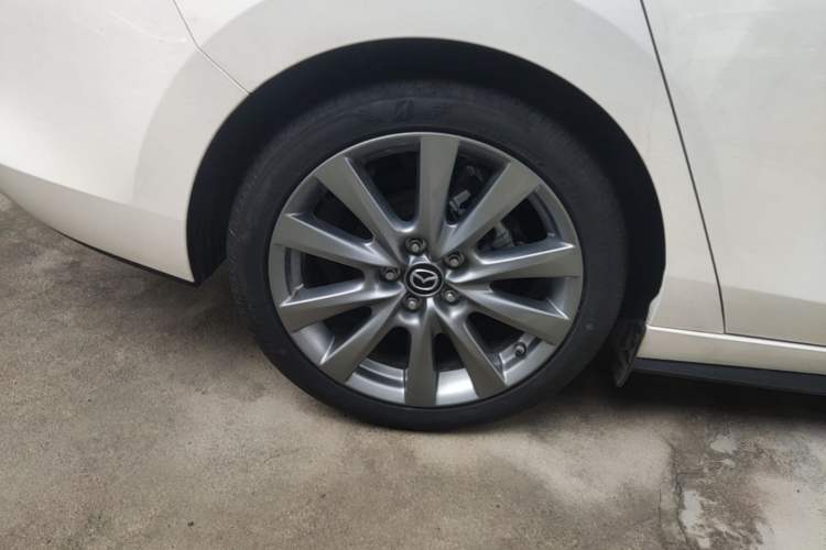 Used Mazda 3 Axela 2023 2.0L Automatic ZhiXuan Edition Right Rear Wheel Hub