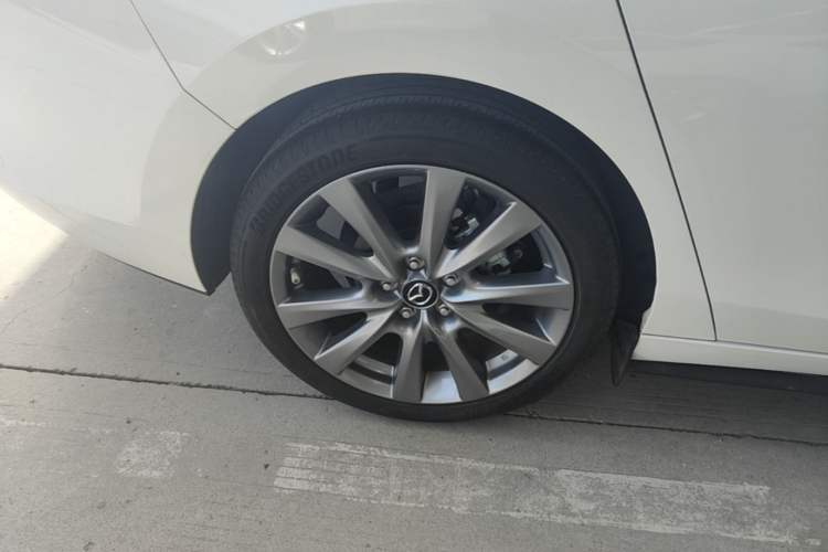 Used Mazda 3 Axela 2023 2.0L Automatic ZhiXuan Edition Right Rear Wheel Hub