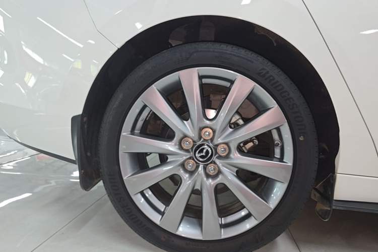 Used Mazda 3 Axela 2023 2.0L Automatic ZhiXuan Edition Right Rear Wheel Hub