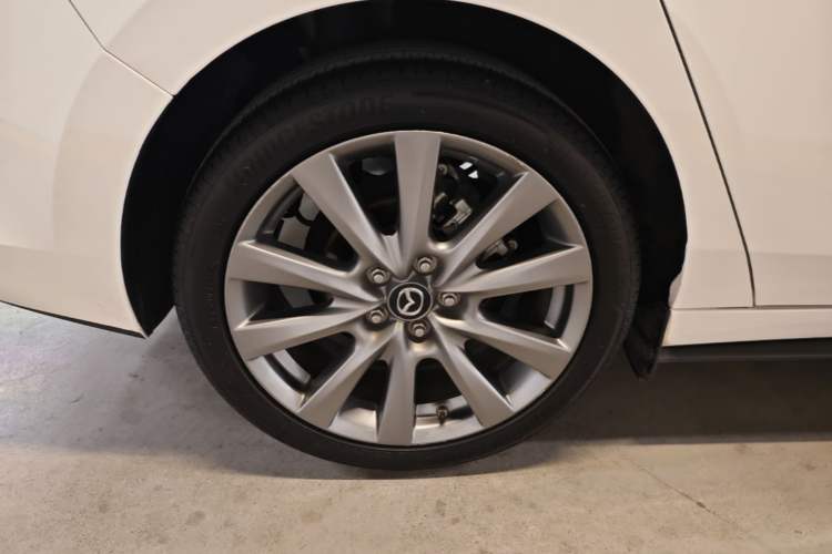 Used Mazda 3 Axela 2023 2.0L Automatic Zhiya Edition Right Rear Wheel Hub