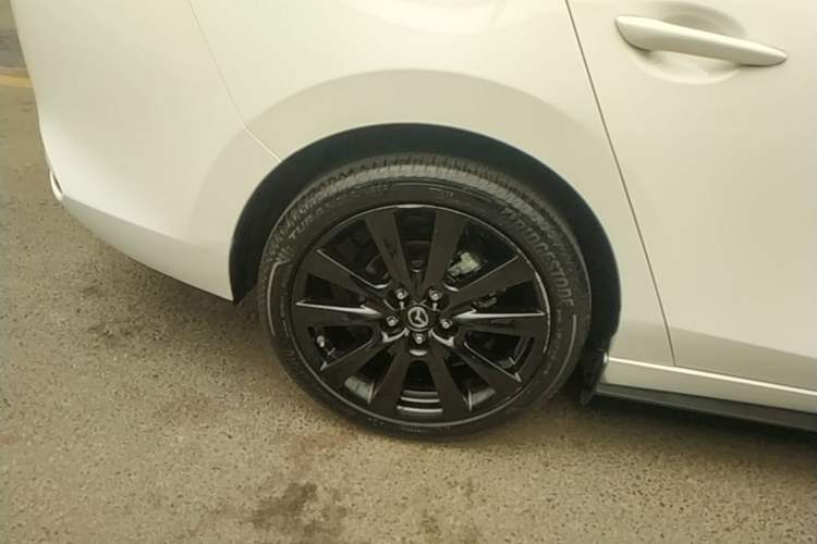 Used Mazda 3 Axela 2023 2.0L Automatic ZhiZhen Edition Right Rear Wheel Hub