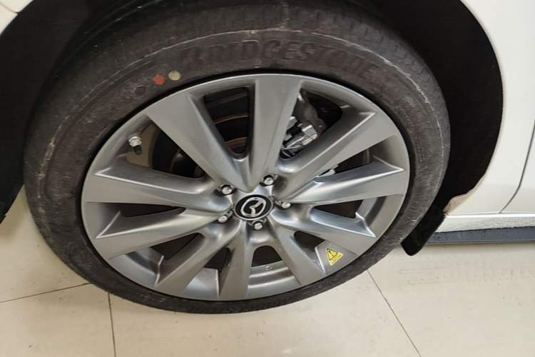 Used Mazda 3 Axela 2023 2.0L Automatic Zhiya Edition Right Rear Wheel Hub