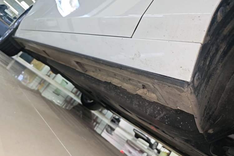 Used Mazda 3 Axela 2023 2.0L Automatic ZhiXuan Edition Right Side Sill