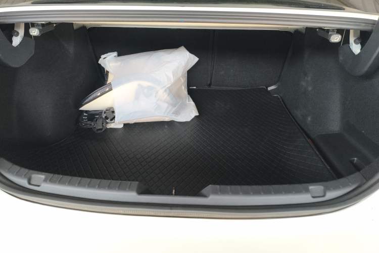 Used Mazda 3 Axela 2023 2.0L Automatic ZhiXuan Edition Trunk